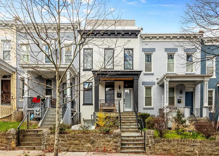 Central 2-Br City Sanctuary - Commuter-Friendly
